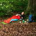 NC2012 ČERVENÝ / MODRÝ SPACÍ VAK NILS CAMP